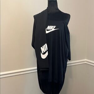 Nike Women's Black and White Logo Tee and leggings outfit